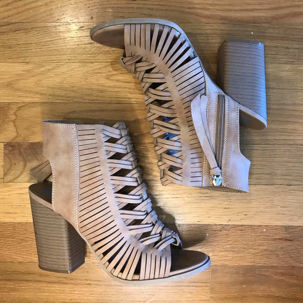 DV Dolce Vita Strappy Open Toe Heel Size 9.5